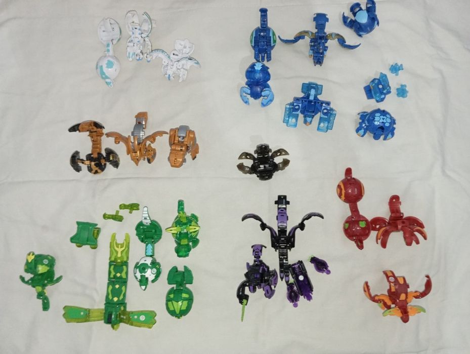 Pack Bakugan - 23 Bakugan + 1 Grande + Cartas de jogo