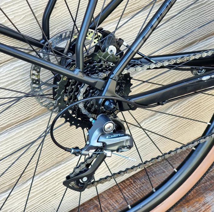 28 CUBE NUROAD GRAVEL Вилка CARBON. Shimano Claris. Disc. Світло LED