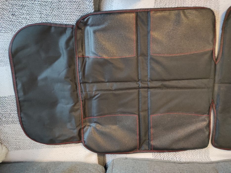 Ochraniacz mata Axkid Deluxe do samochodu