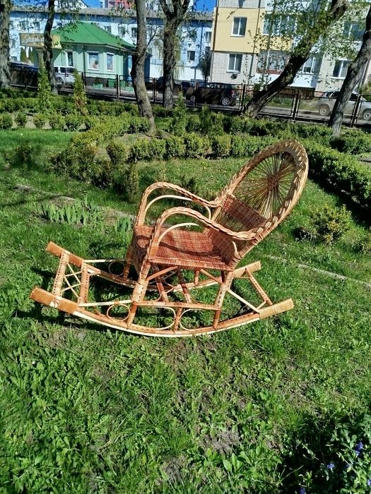 Крісло гойдалка з лози