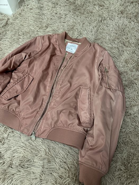 Рожевий бомбер Pull and bear у вінтажному стилі