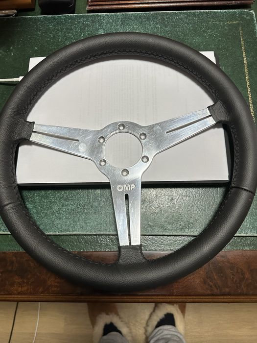 Volante OMP em forrado a pele
