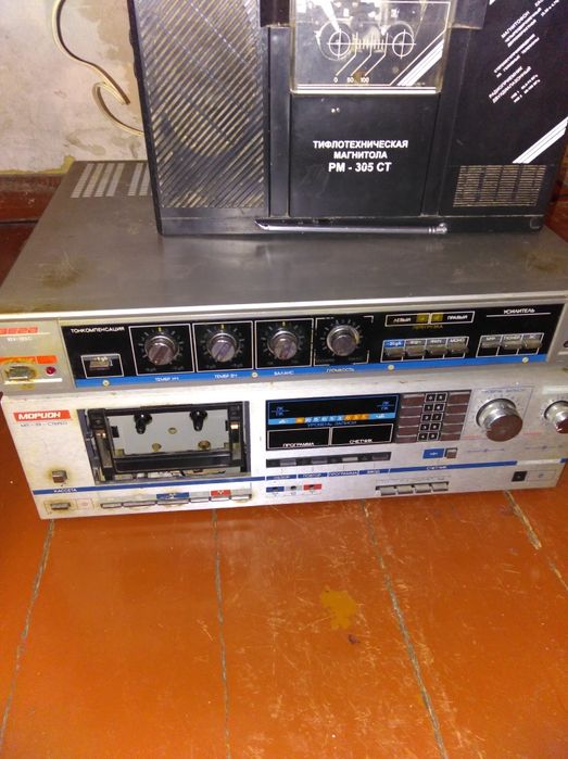 Магнитофон и усилитель.