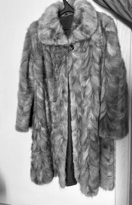 шуба норкова , натуральна з кусочків, тепла, нова, голуба-сіра