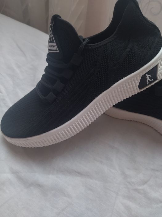 Жіночі  кросівки