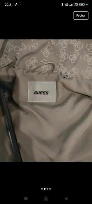 Casaco marca Guess