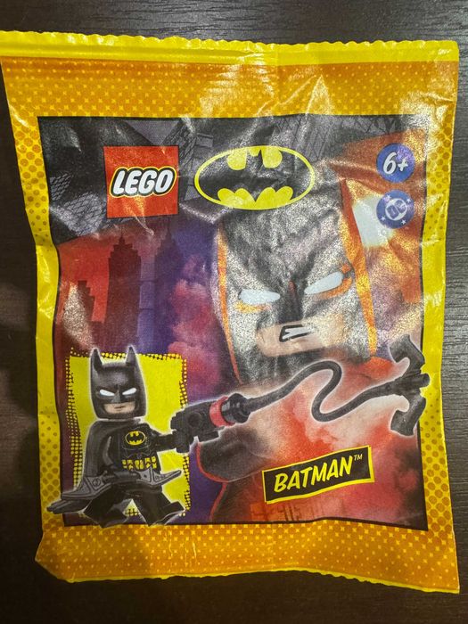 Конструктор Lego Фігурка Batman with Grappling Hook and Batarang Paper Bag Super Heroes L0002271