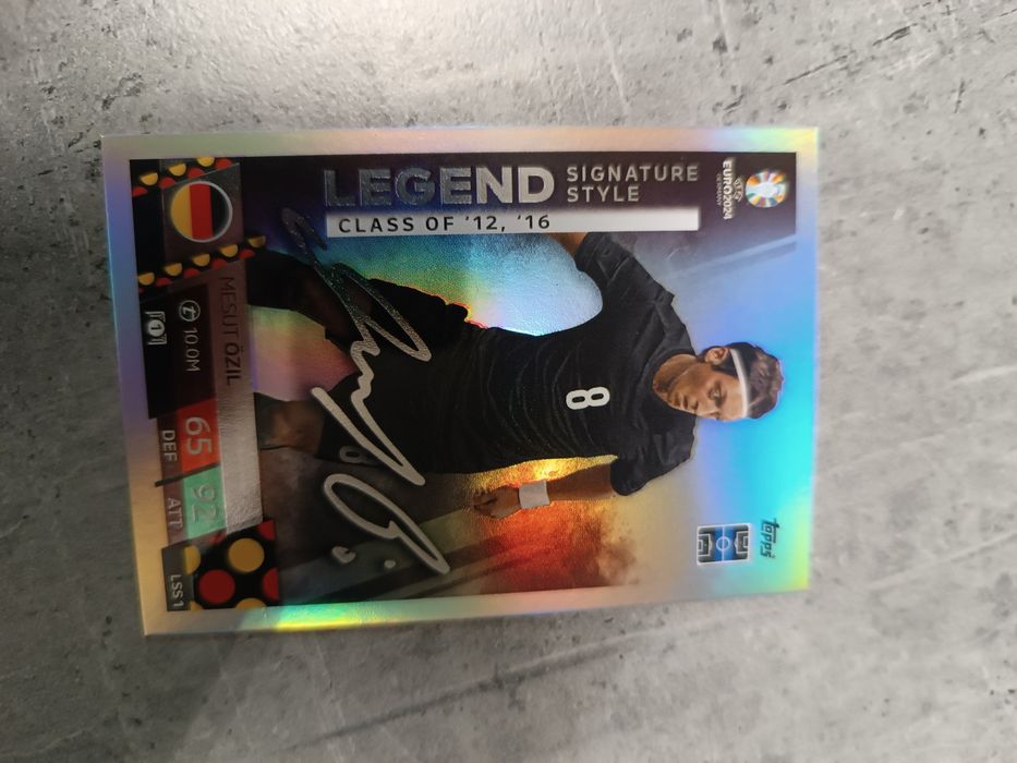 Karta legend signature style Topps Euro 2024 Özil