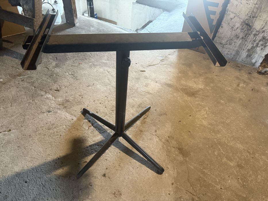 Metalowy stojak pod telewizor, czarny, wys. 64cm