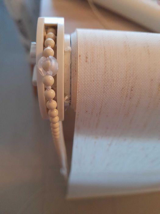 Estores de rolo ,  proteção contra  raios solares, iluminação natural