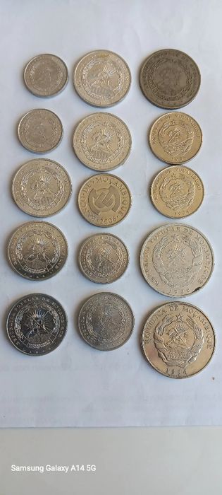 15 moedas de Moçambique diversas