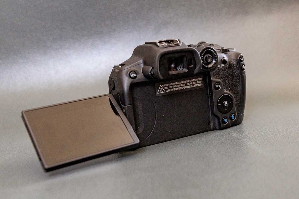 Canon EOS R7 - Poucos disparos, como nova