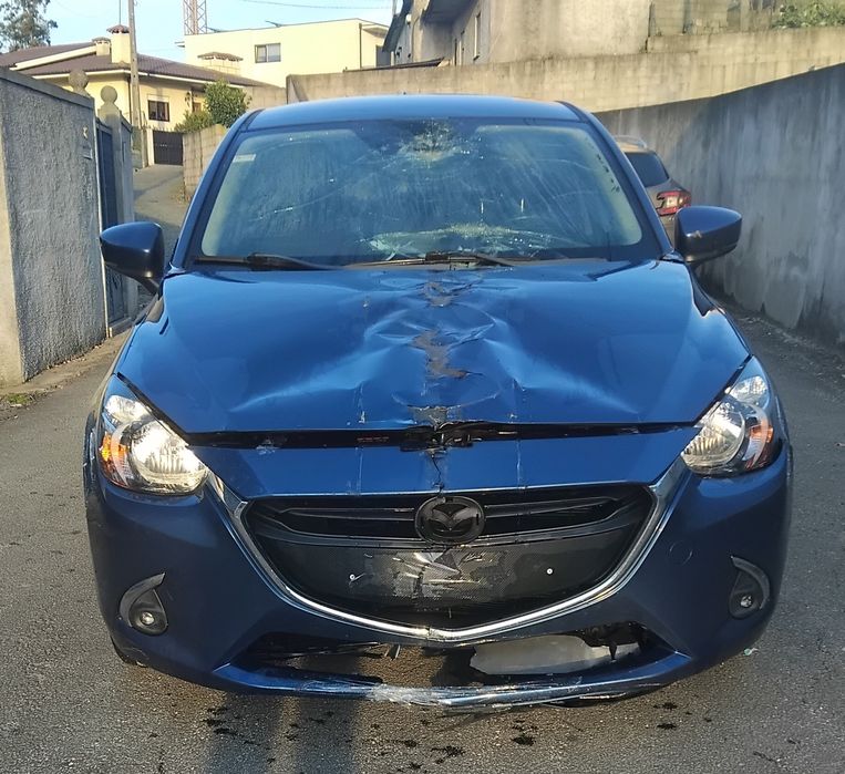 vendo Mazda 2 1.5 skyactiv-g nacional 2019 acidentado salvado