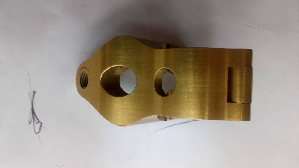 Amortecedor de direcção Hyperpro com 120mm de curso.