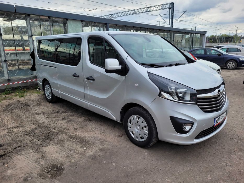 Wypożyczalnia busów 9-osobowych