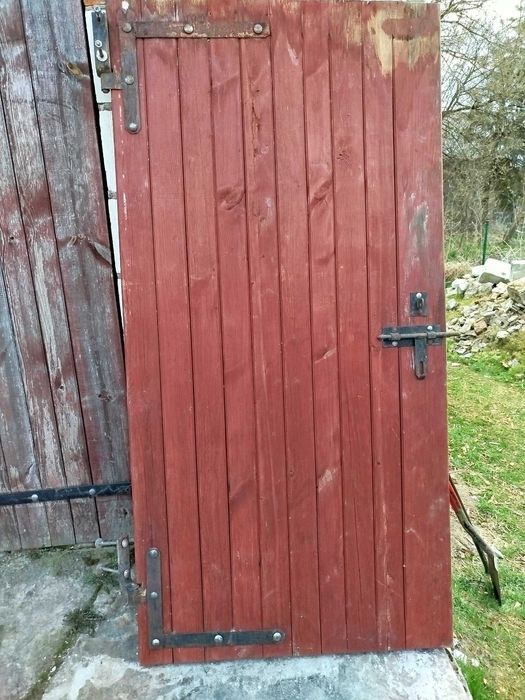 sprzedam drewniane drzwi np. do garażu
