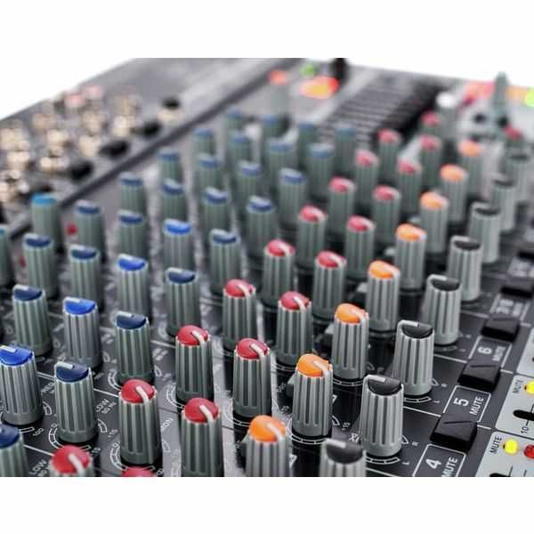 Behringer Xenyx X1832USB Recondicionada