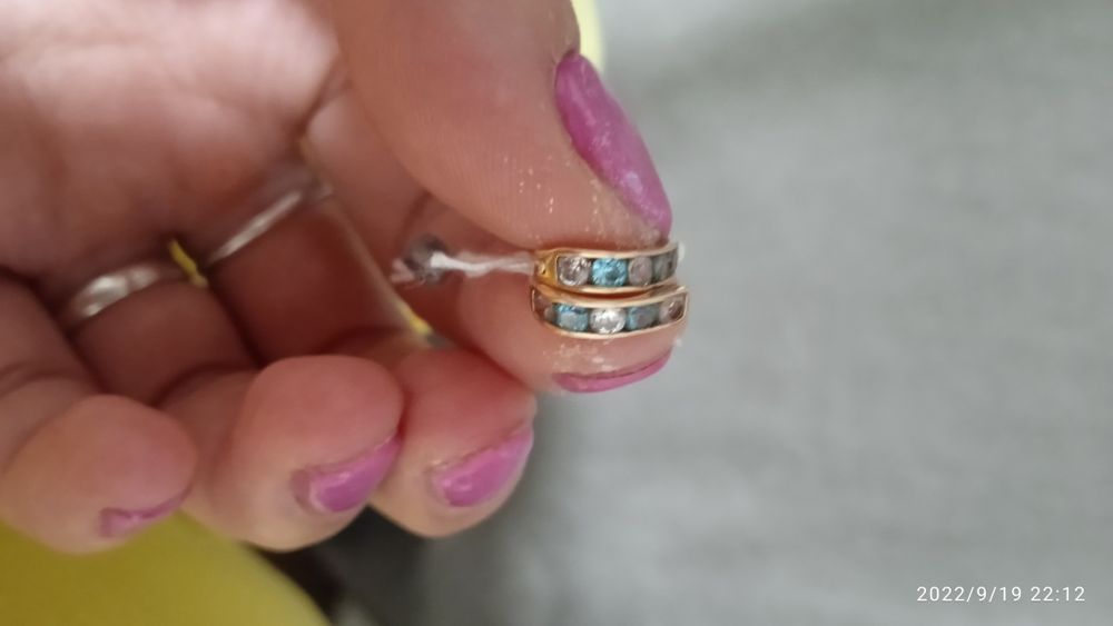 Золоті сережки.нові.