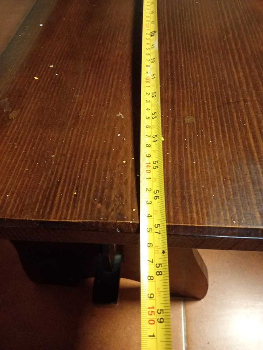 mesa de sala em estado razoável