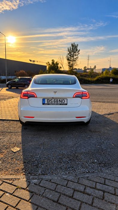 Tesla model 3 long range 498 cv