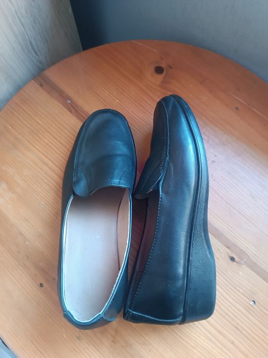 Sapatos formais com pequeno salto