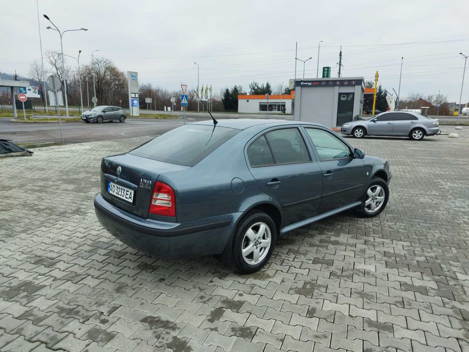 Продаж сімейного авто