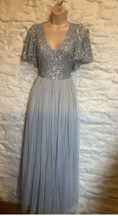 Вечірнє плаття з паєтками бренду QUIZ