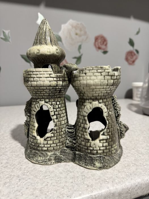 Замок для акваріума