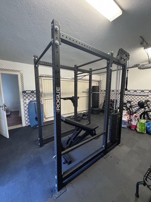 Cage / Power Rack ROGUE com sistema de cabos