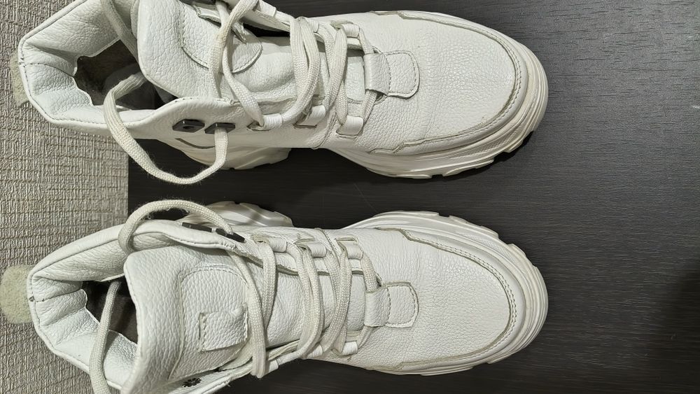 Кросівки жіночі шкіряні