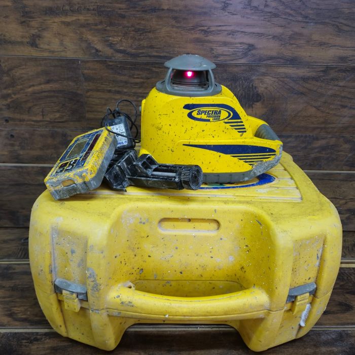 Spectra LL 300 Niwelator Laserowy zestaw