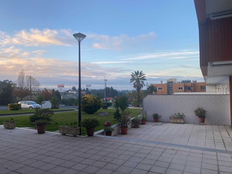 Apartamento T1+1 Centro de Lamas Garagem Individual Fechada