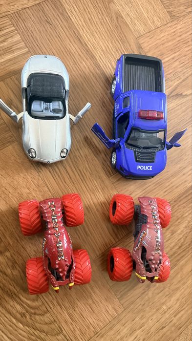 Продам набір машинок б/у