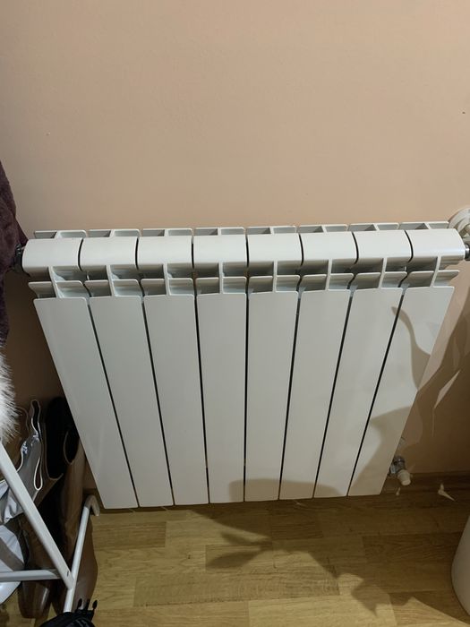 Aquecimento central 6 radiadores a água.