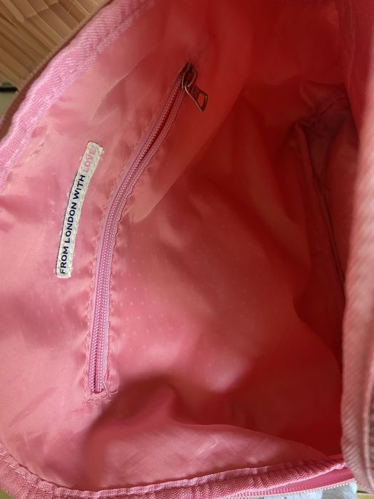 Mochila de nenina em rosa com varias divisors