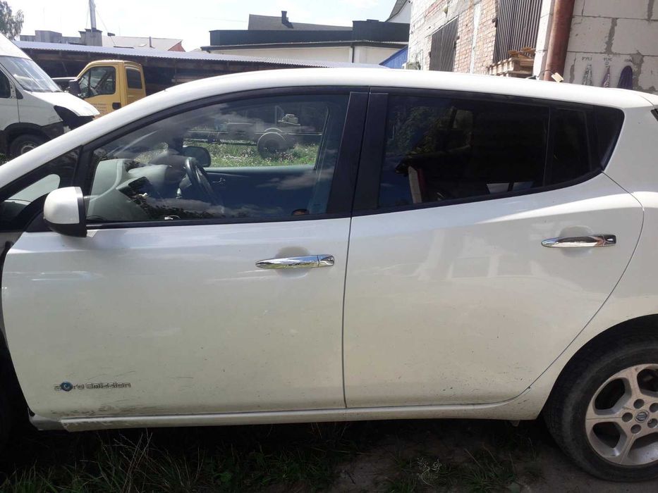 Двері Nissan Leaf задні ліві