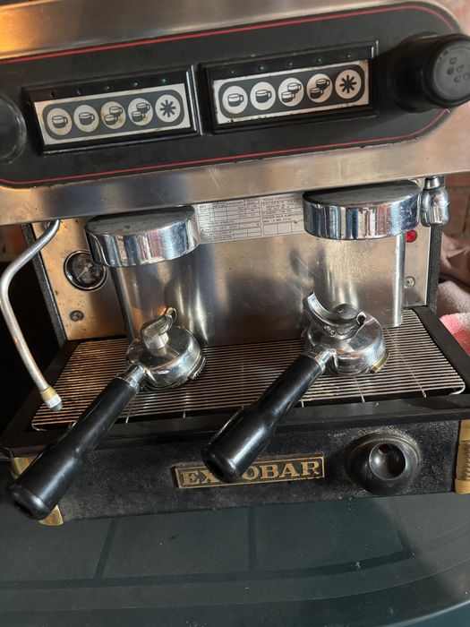 Máquina de café expobar 2 grupos e moinho de café cunil