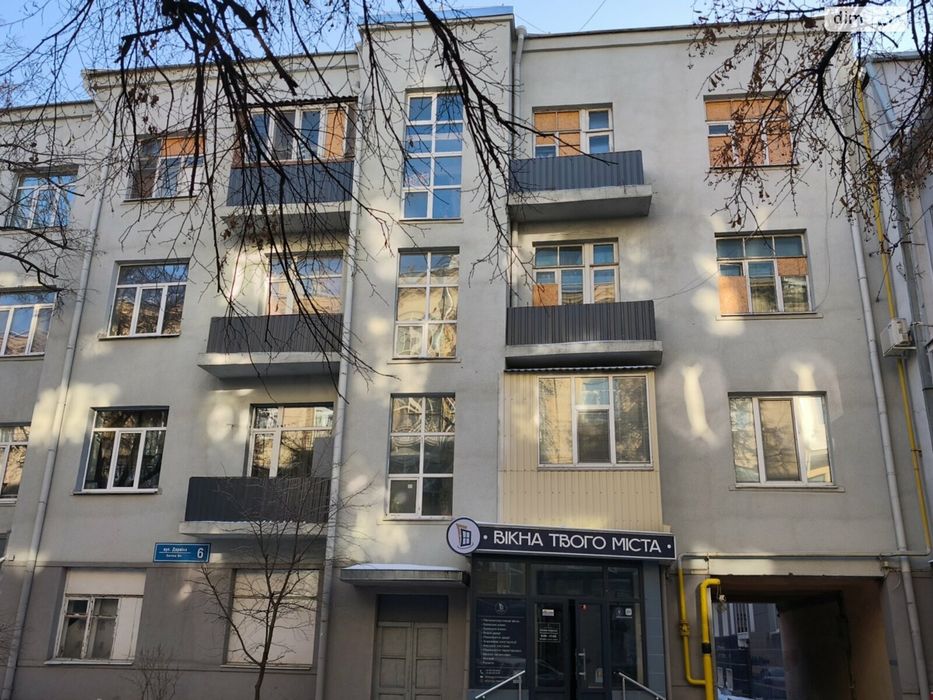 Свое нежилое помещение в жилом доме в центре.