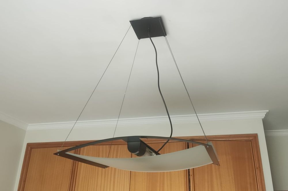Candeeiro de teto com lâmpada
