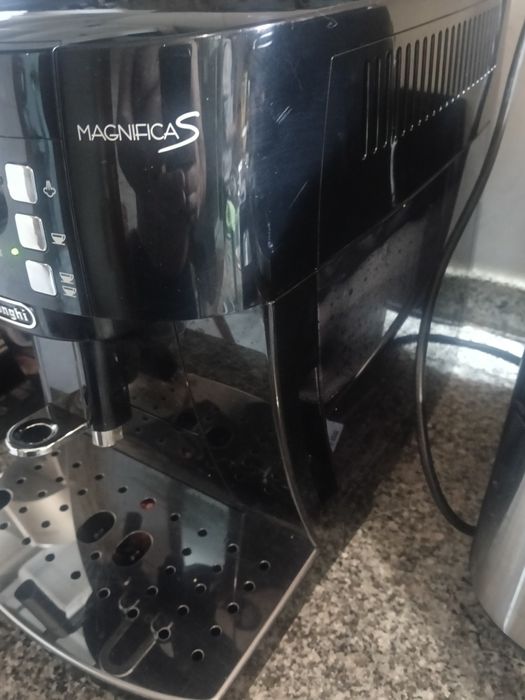 Máquina de café Delonghi Magnífica S