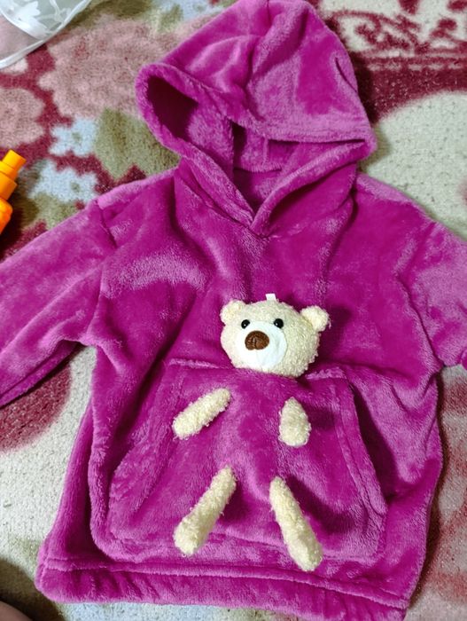 Классный теплый свитер, новый с мишкой