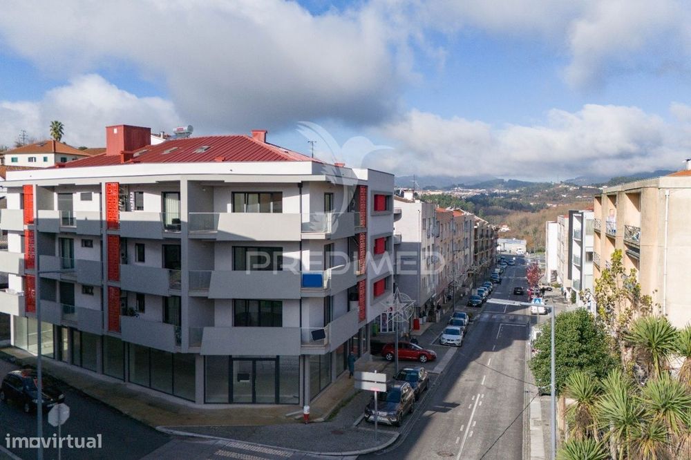 Loja para comercio e serviços com 116 M2 centro da vila, Arco de Ba...