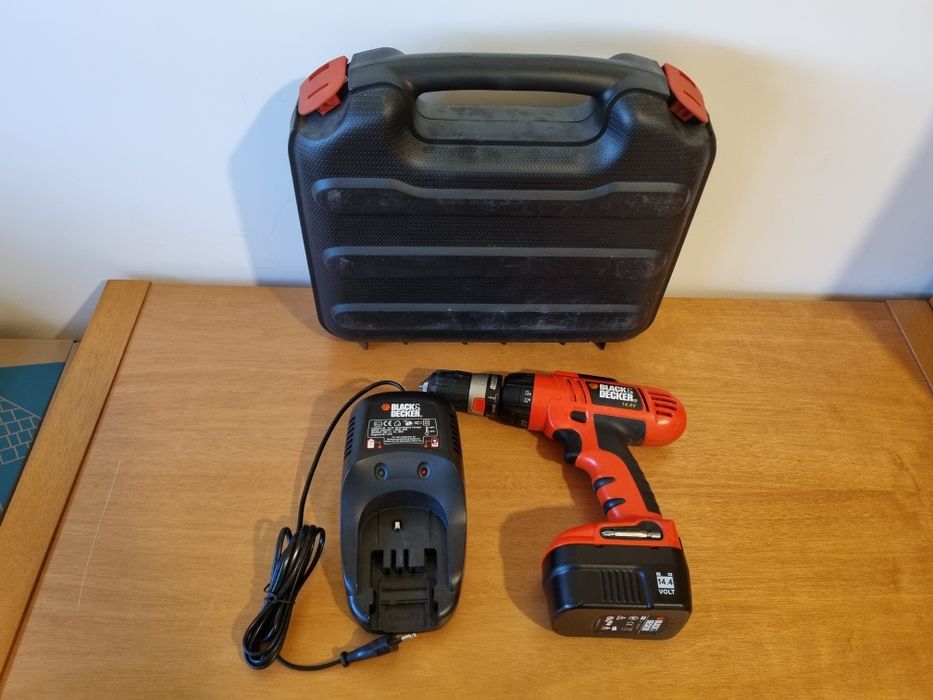 Berbequim/aparafusador sem fio Black & Decker.