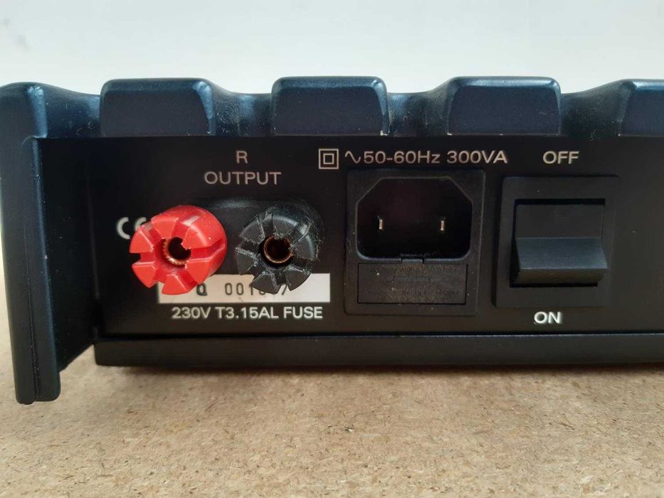 QUAD 77 amplificador de potência estéreo