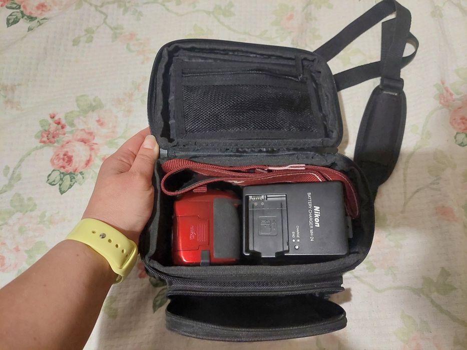 Nikon D3100 AF-S DX NIKKOR 18-55mm f/3,5-5,6G VR — ідеальний стан