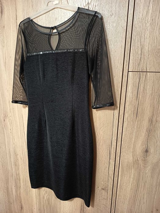 Elegancka czarna sukienka z połyskującej dzianiny / roz. 38