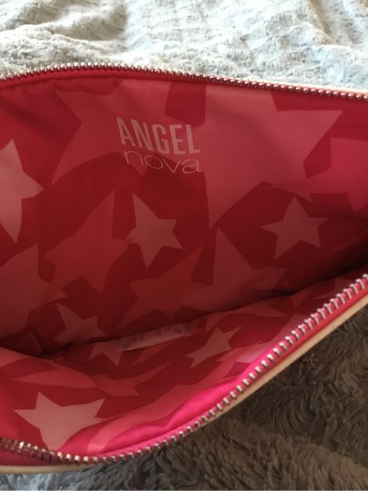 Nowa różowa kosmetyczka Thierry Mugler na zamek