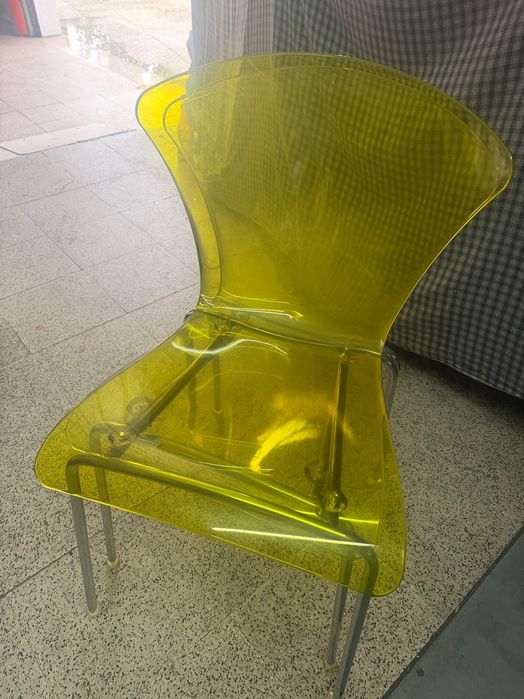 Vendo 5 cadeiras em acrilico