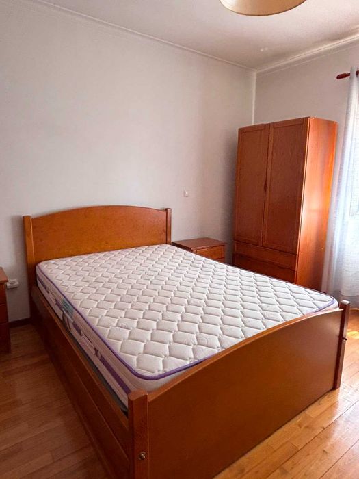 Conjunto de Quarto em Madeira Moviflor - Cama, Roupeiro, Cómoda e Mesas de cabeceira
