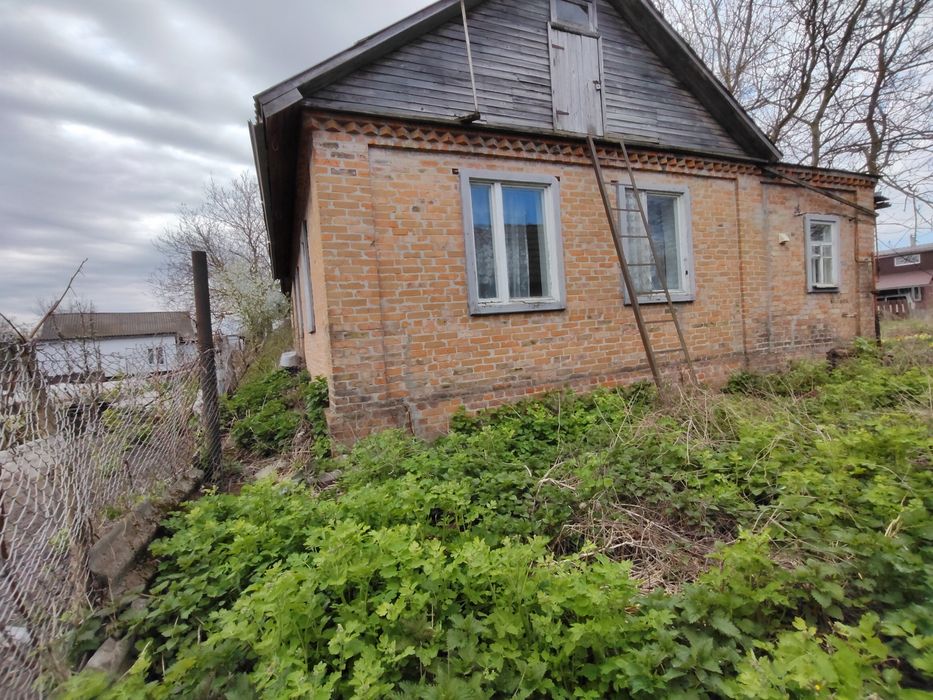 Продаж 0/5 будинку з окремим двором